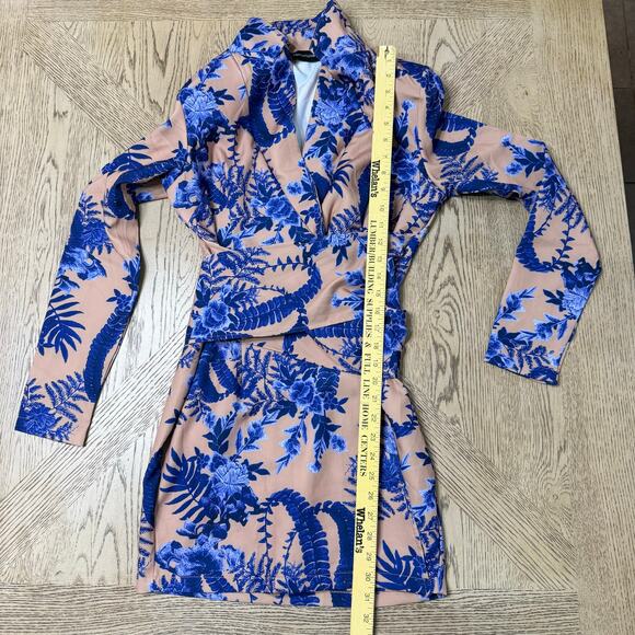 Pretty Little Thing Blazer Wrap Dress Tan Blue Floral 6 - Picture 9 of 10